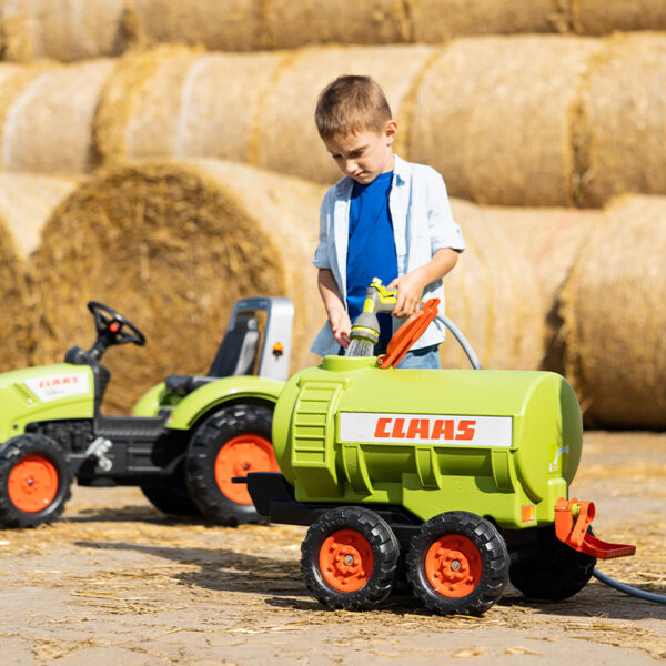 Children with Claas tank trailer