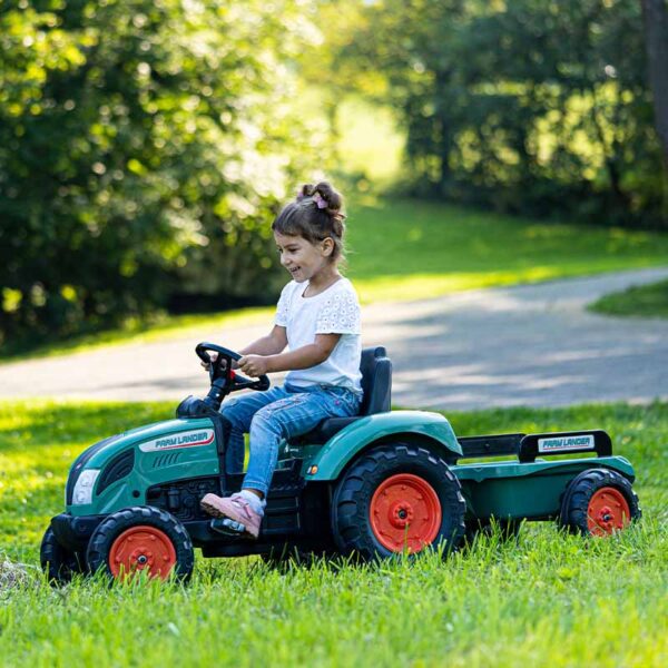 Enfant sur Tracteur Farm Lander avec remorque