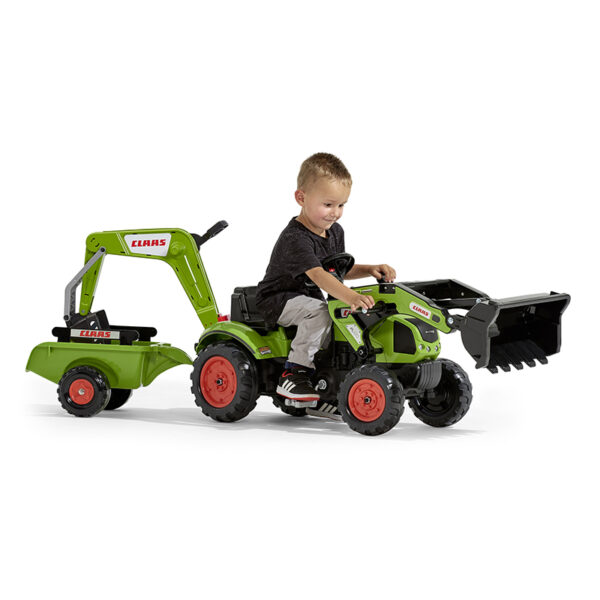 Enfant jouant avec Tractopelle à pédales Claas Falk Toys 2040N