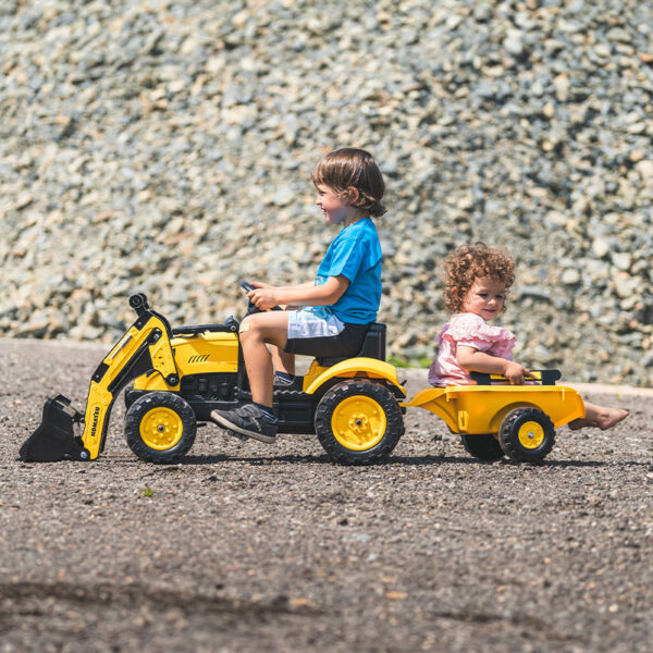 Enfants sur Tractopelle à pédales Komastu avec remorque