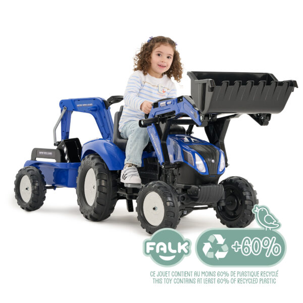 Enfant sur tractopelle New Holland