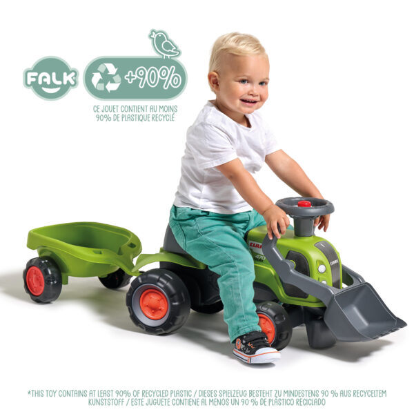 Enfant sur Porteur tracteur Claas