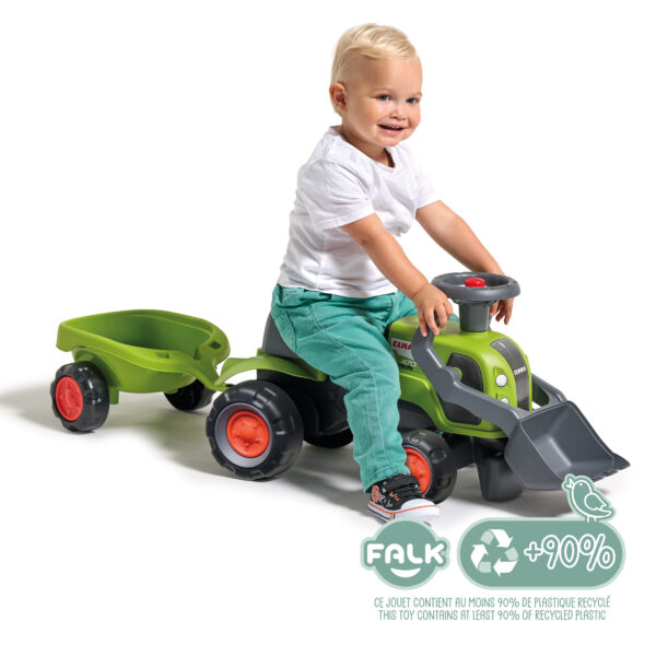Enfant sur Porteur tracteur Claas