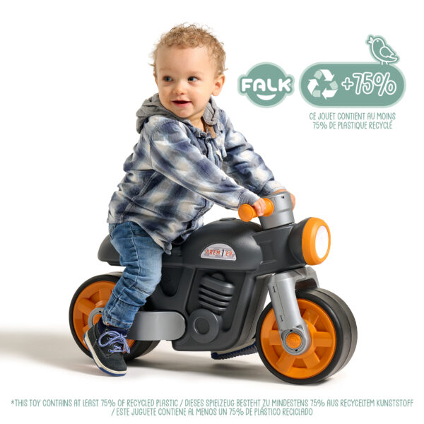 Enfant sur draisienne moto