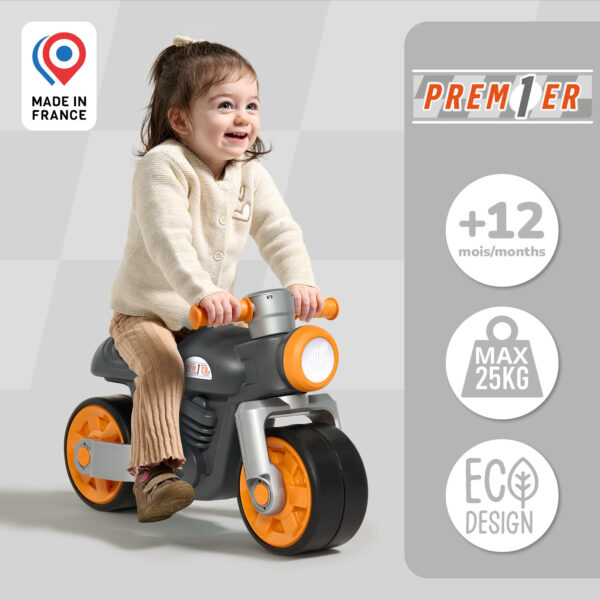 Enfant sur draisienne moto