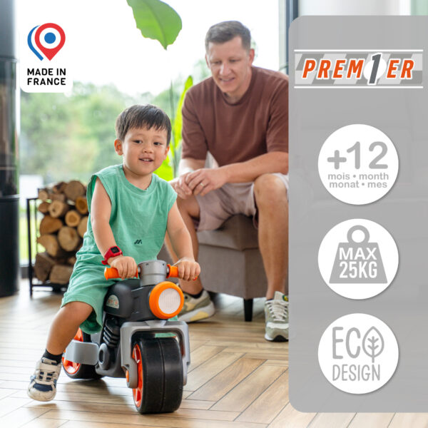 Enfant sur draisienne moto
