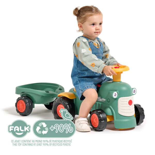 Enfant sur porteur tracteur Maurice