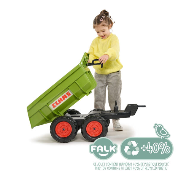 Enfant avec remorque basculante Claas