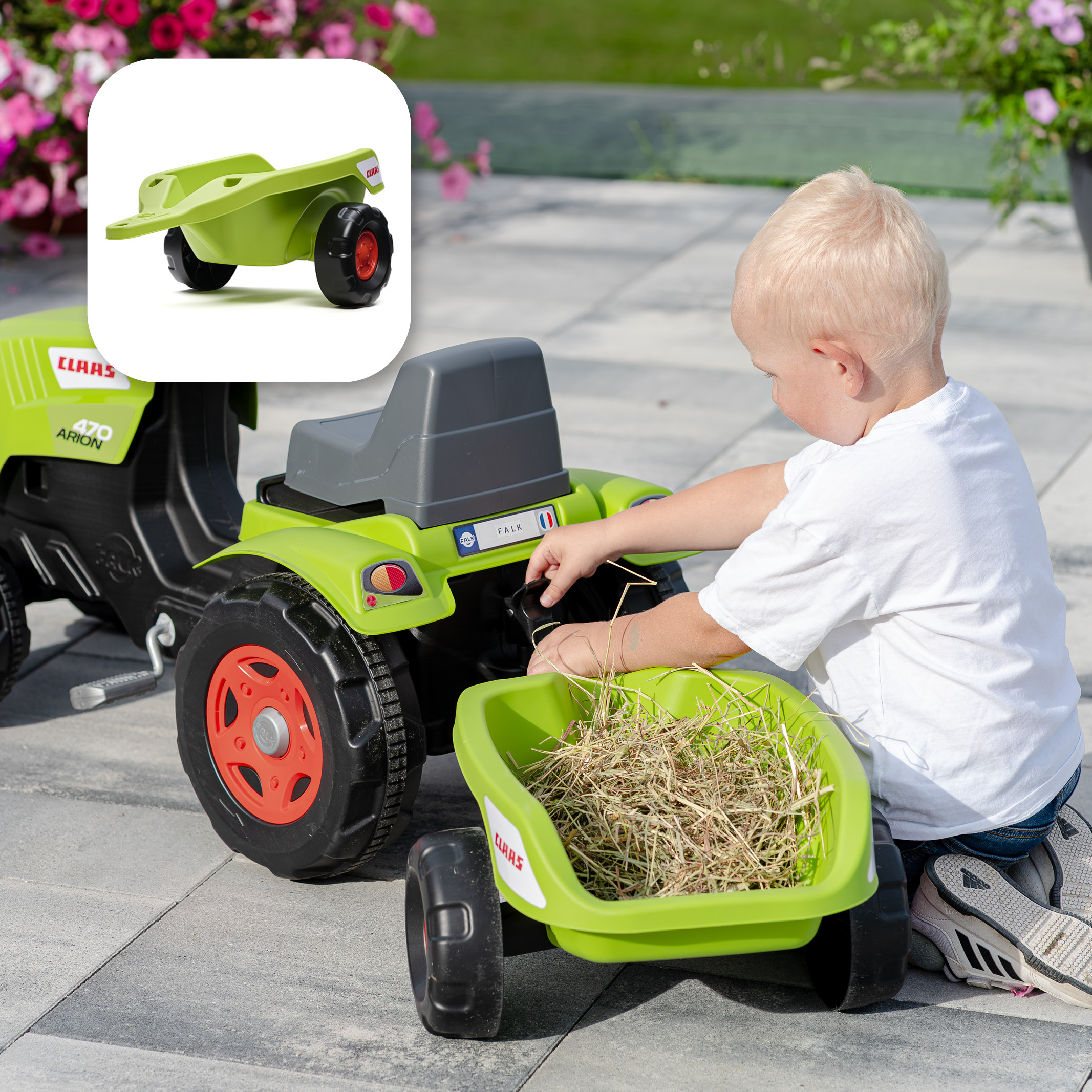 Enfant avec tracteur Claas